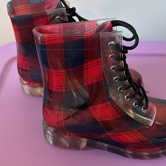 Rainboots - Picture 6 of 6